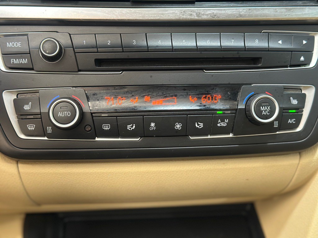 2013 BMW 3 Series Image 19