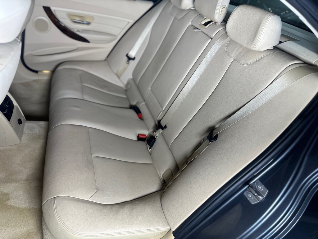 2013 BMW 3 Series Image 32