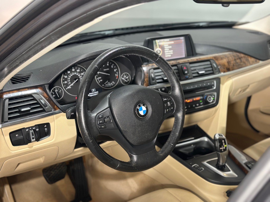 2013 BMW 3 Series Image 33