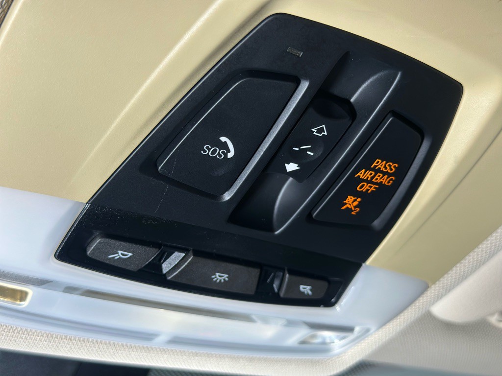 2013 BMW 3 Series Image 36