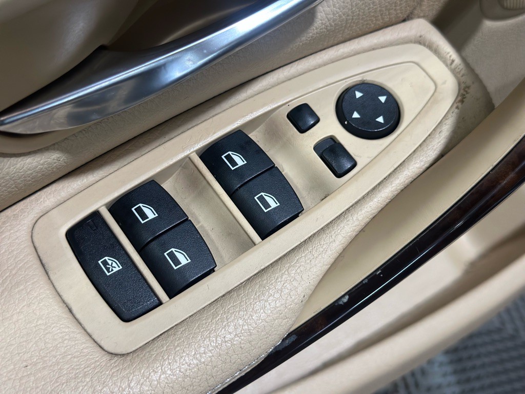 2013 BMW 3 Series Image 38