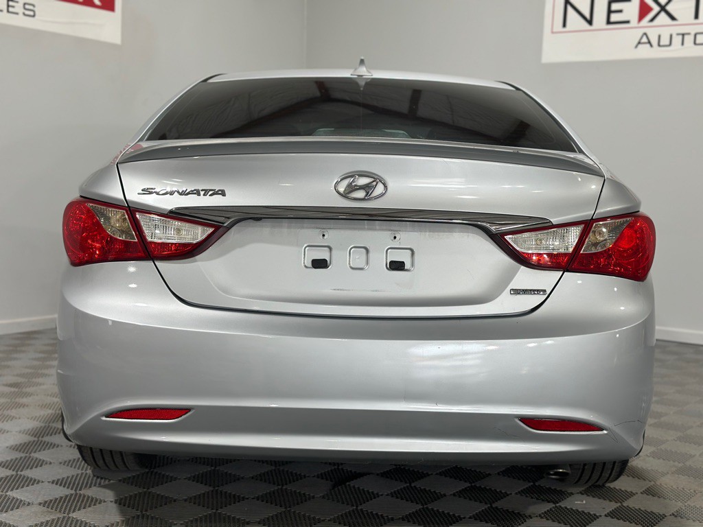 2013 Hyundai Sonata Image 8