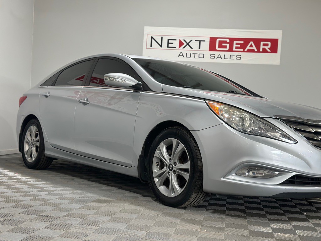2013 Hyundai Sonata Image 2