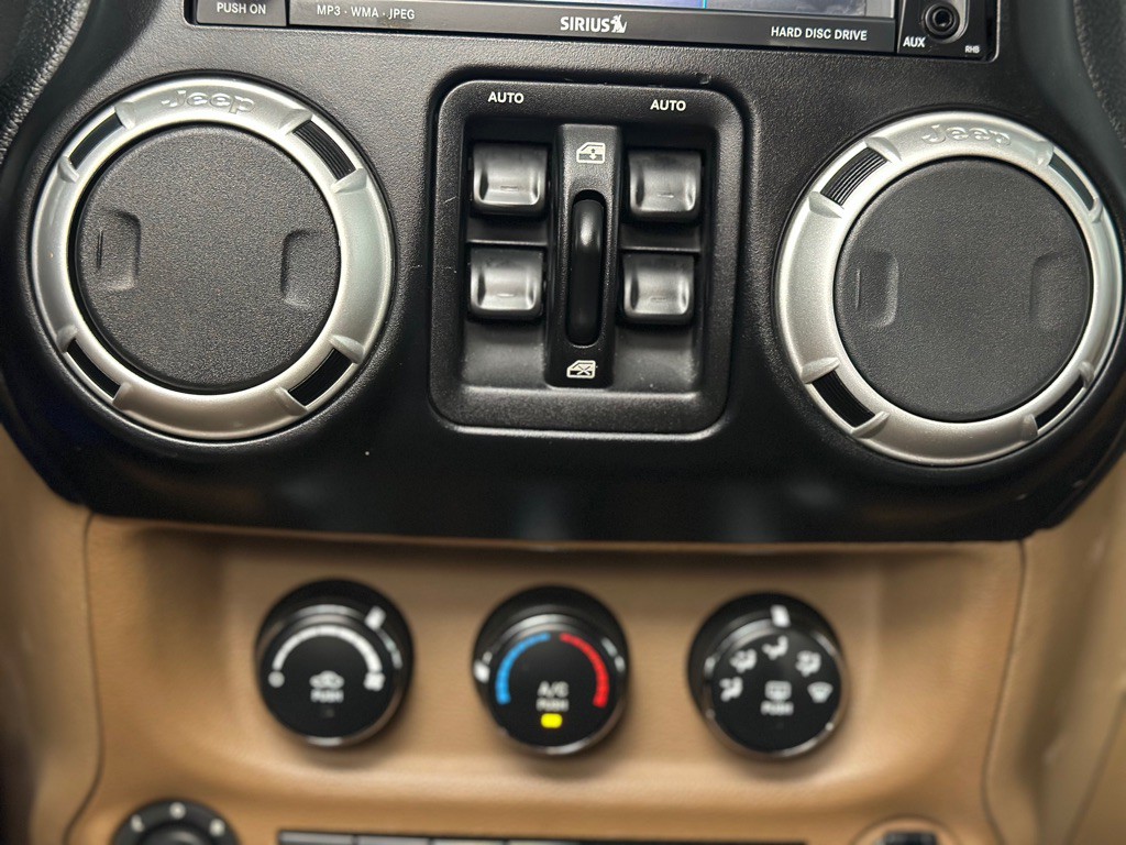 2011 Jeep Wrangler Unlimited Image 17