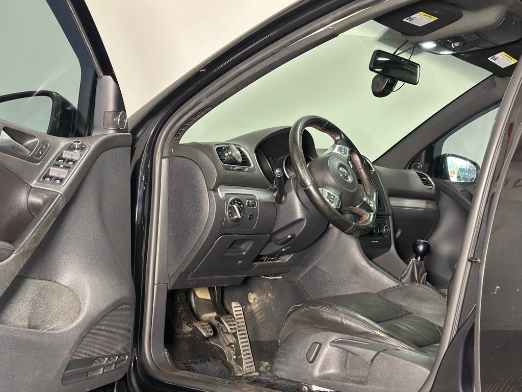 2012 Volkswagen GTI Image 11