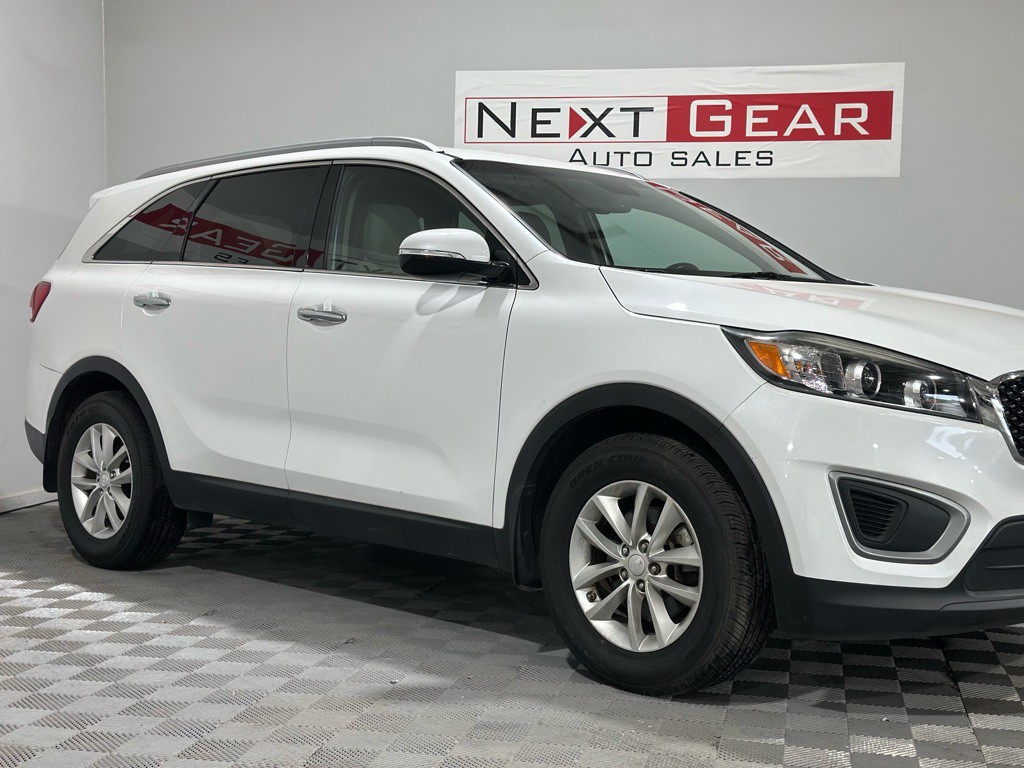 2016 Kia Sorento Image 2