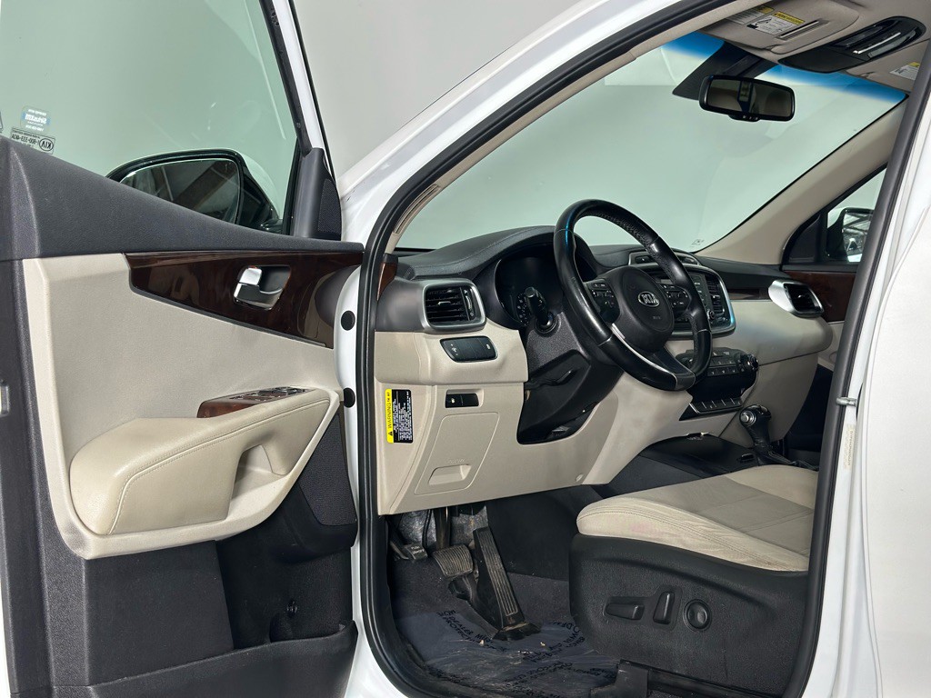 2016 Kia Sorento Image 9