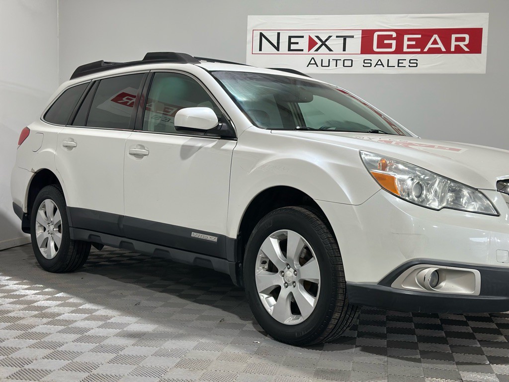 2011 Subaru Outback Image 2
