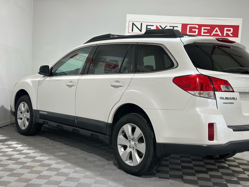 2011 Subaru Outback Image 6