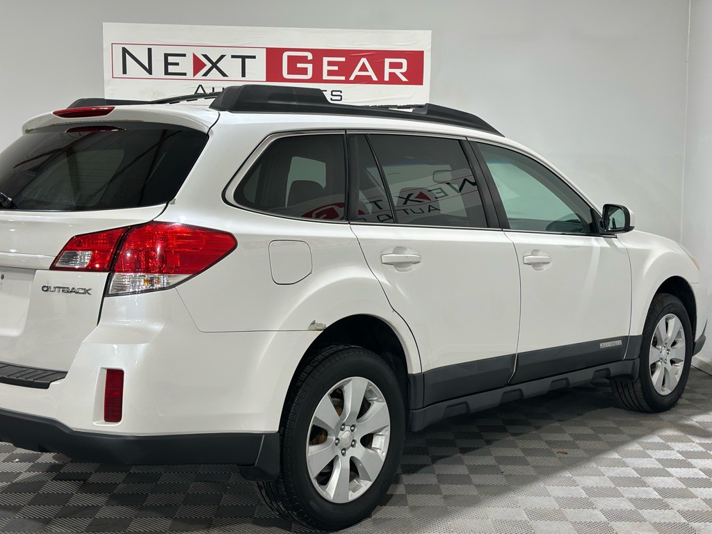 2011 Subaru Outback Image 8
