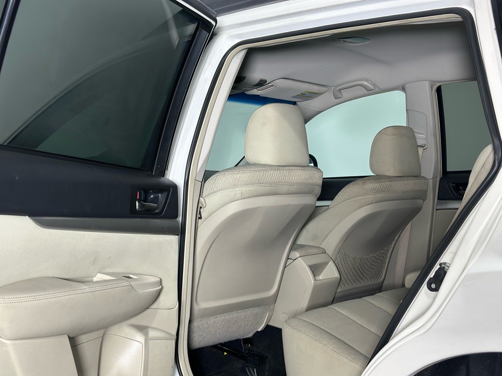 2011 Subaru Outback Image 10