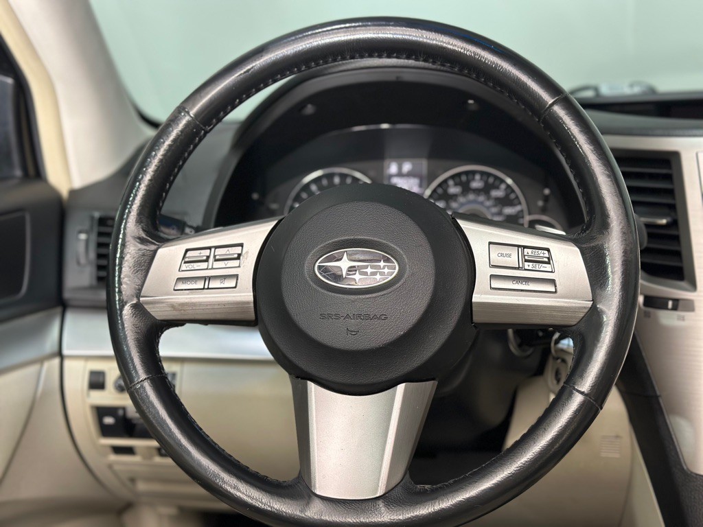2011 Subaru Outback Image 13