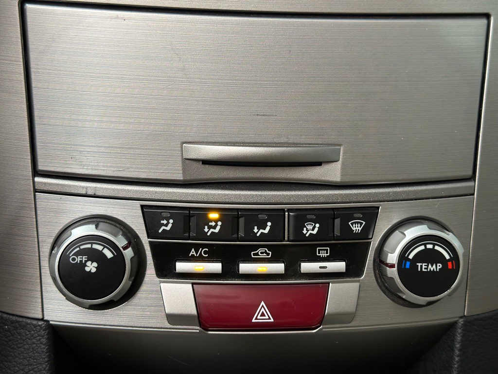 2011 Subaru Outback Image 17