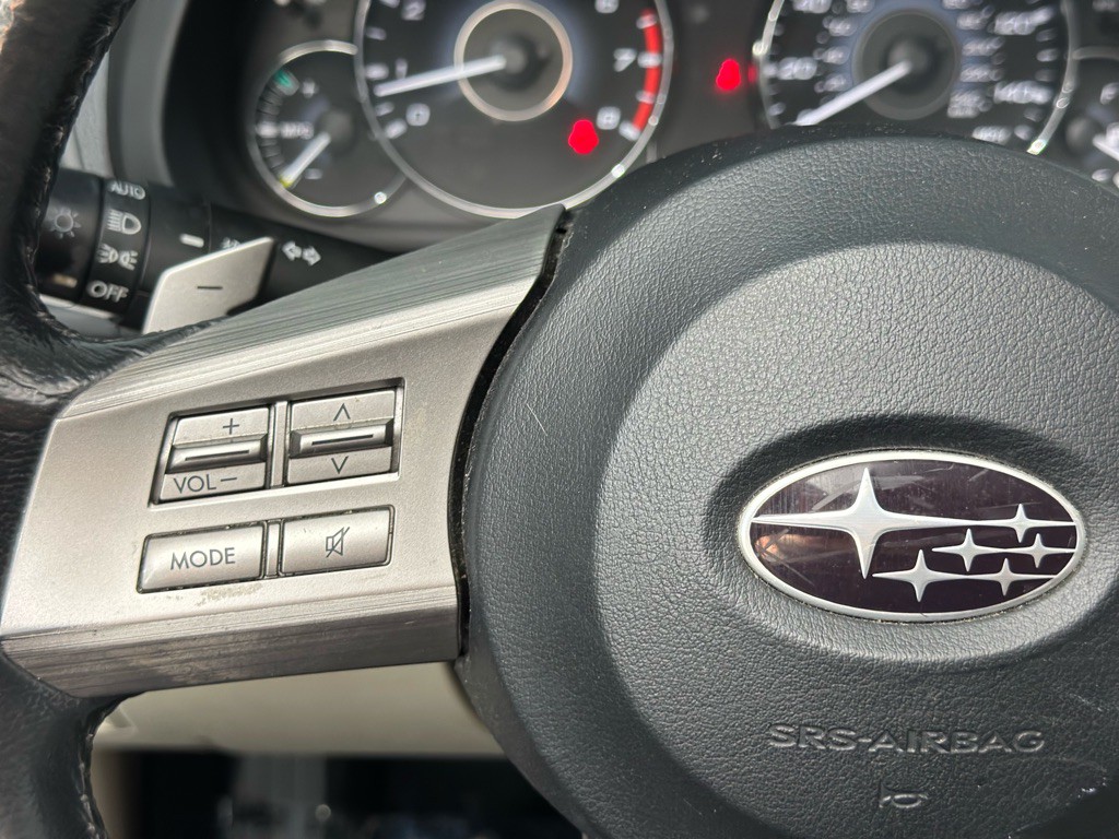 2011 Subaru Outback Image 24