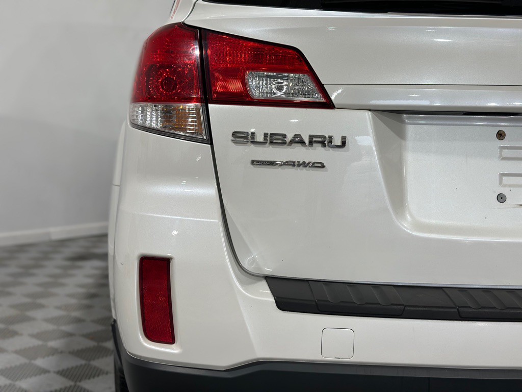 2011 Subaru Outback Image 28