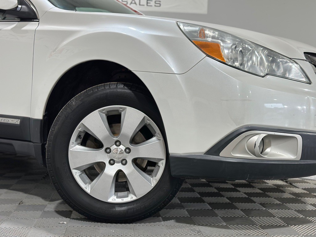 2011 Subaru Outback Image 35