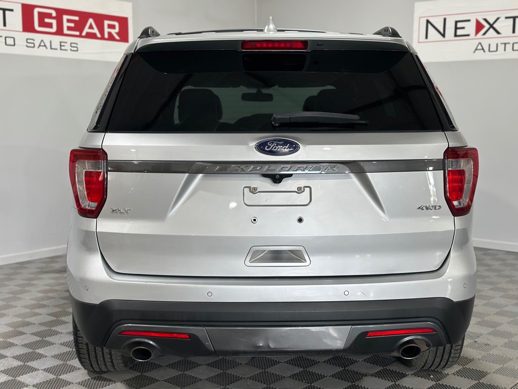 2017 Ford Explorer Image 8