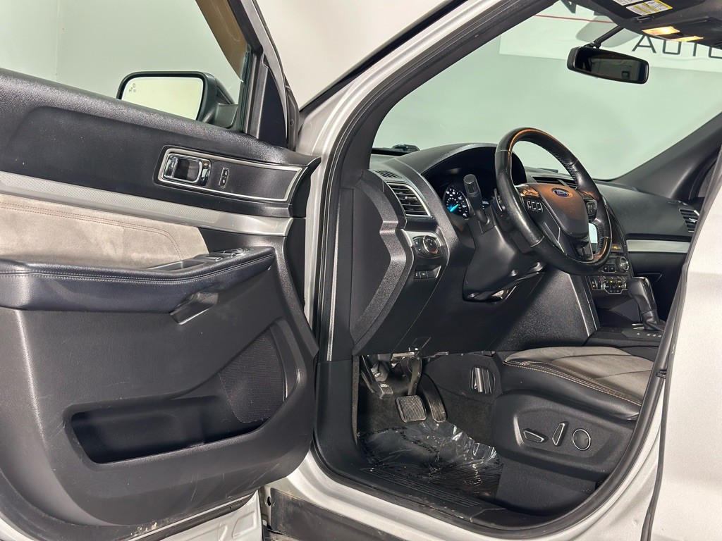 2017 Ford Explorer Image 11