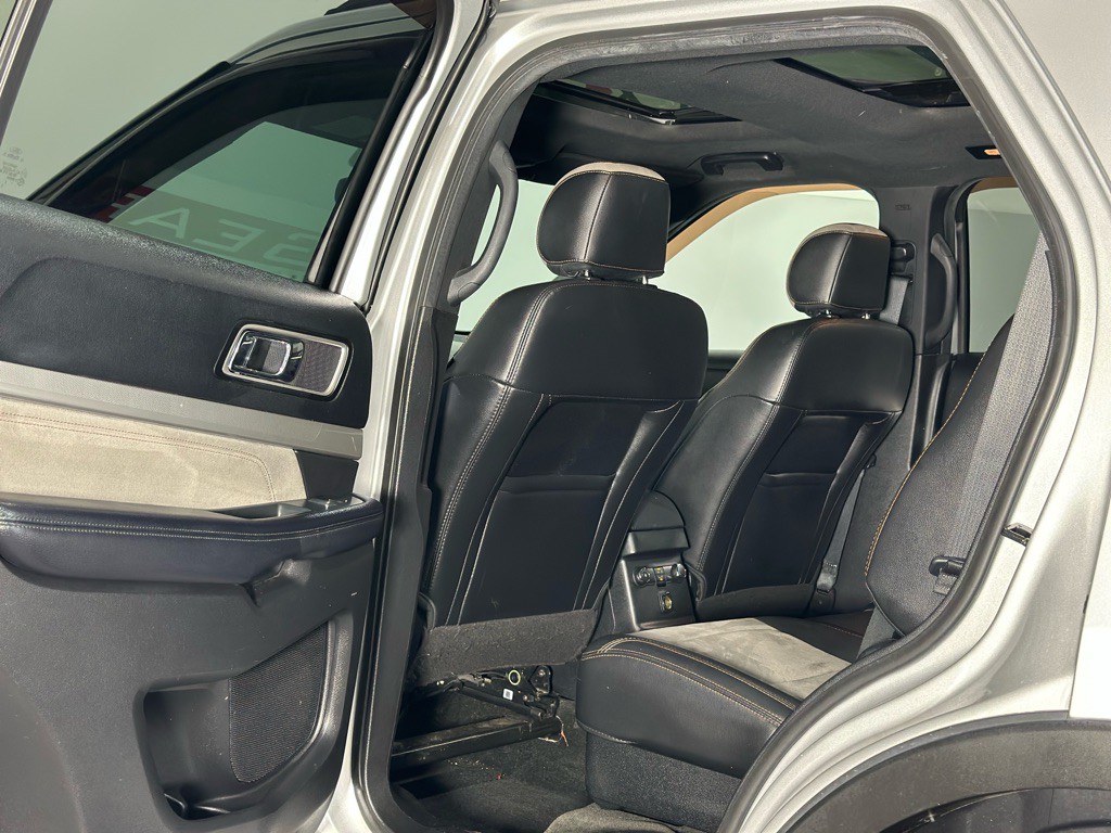 2017 Ford Explorer Image 12