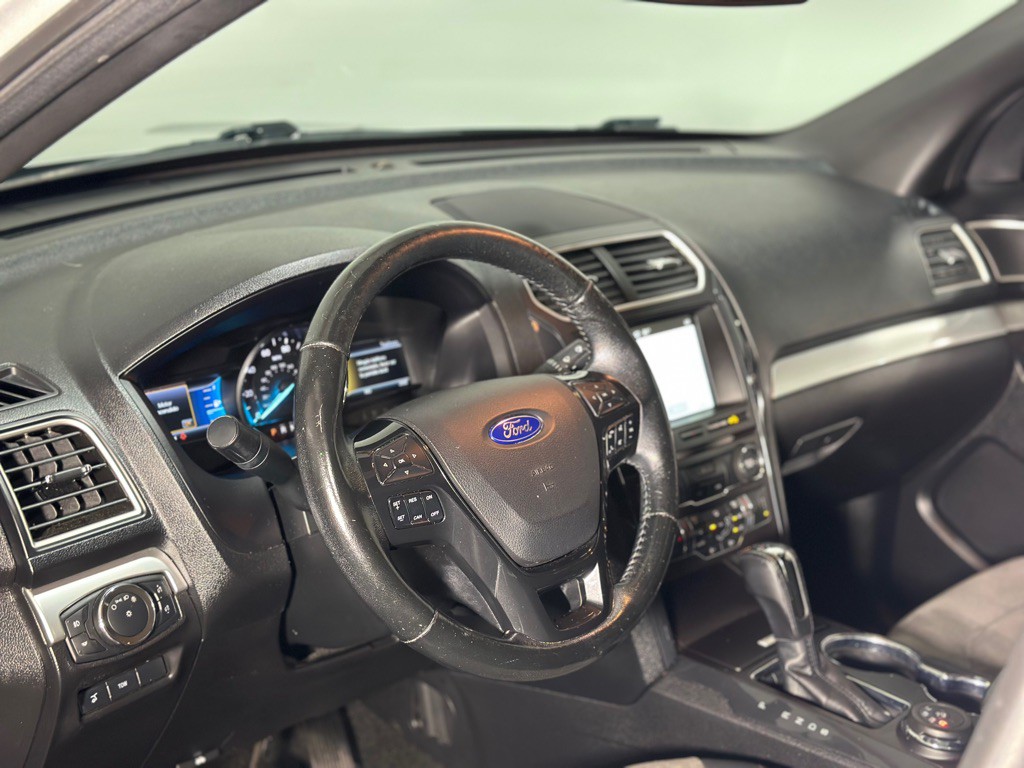 2017 Ford Explorer Image 28