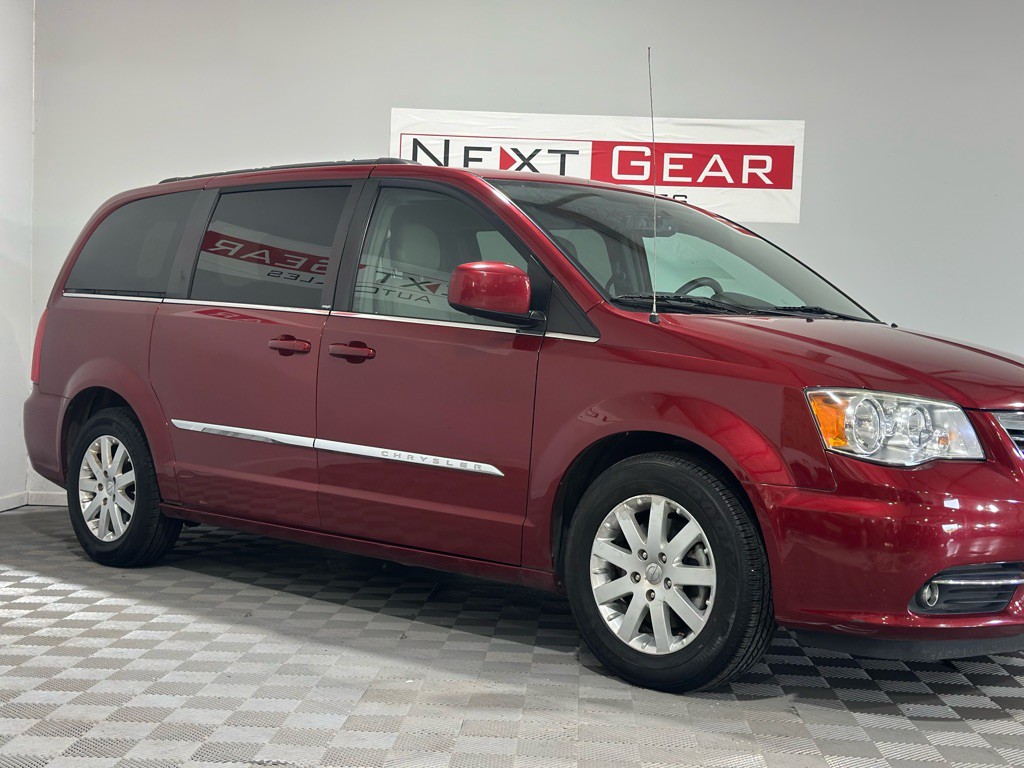 2014 Chrysler Town & Country Image 4