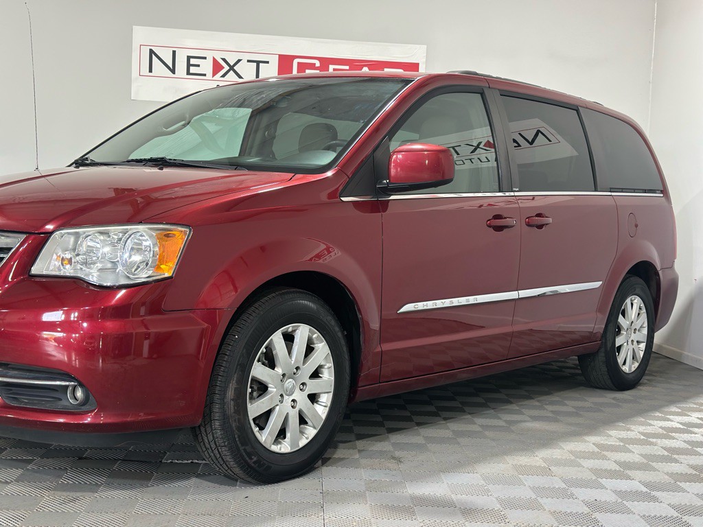 2014 Chrysler Town & Country Image 6