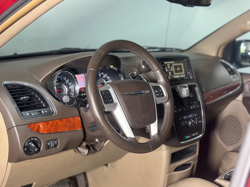 2014 Chrysler Town & Country Image 19
