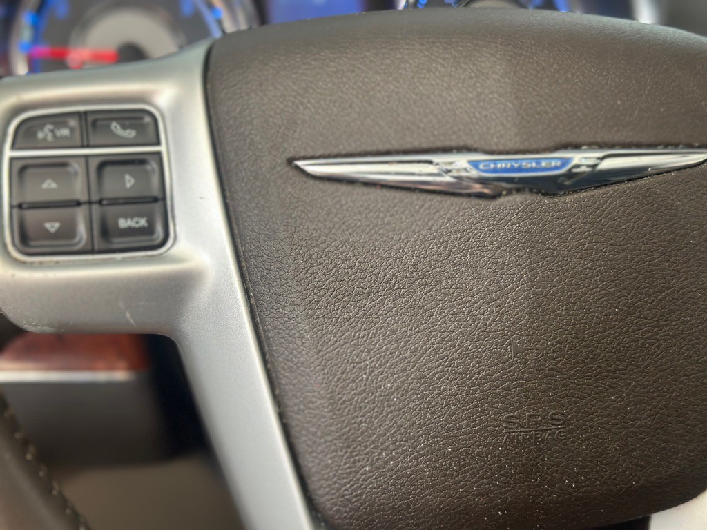 2014 Chrysler Town & Country Image 20