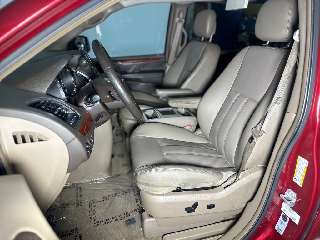 2014 Chrysler Town & Country Image 22