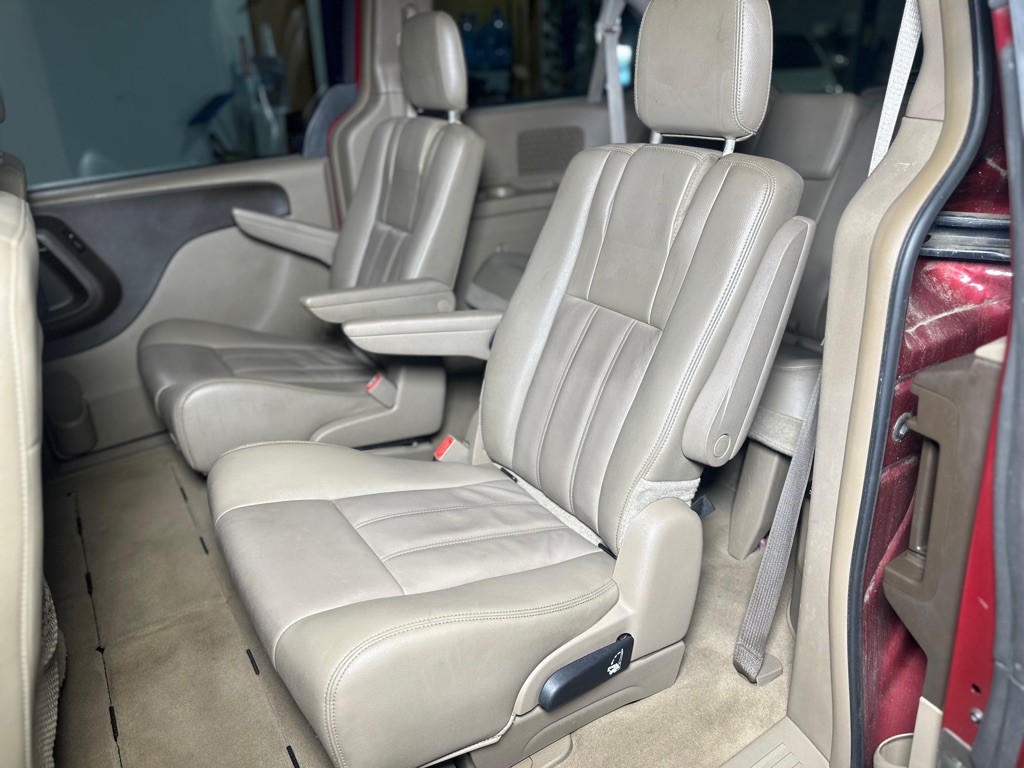 2014 Chrysler Town & Country Image 23