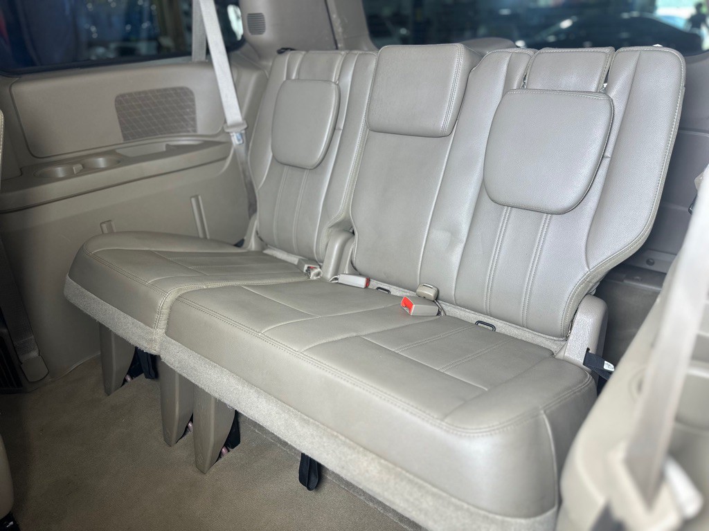 2014 Chrysler Town & Country Image 24