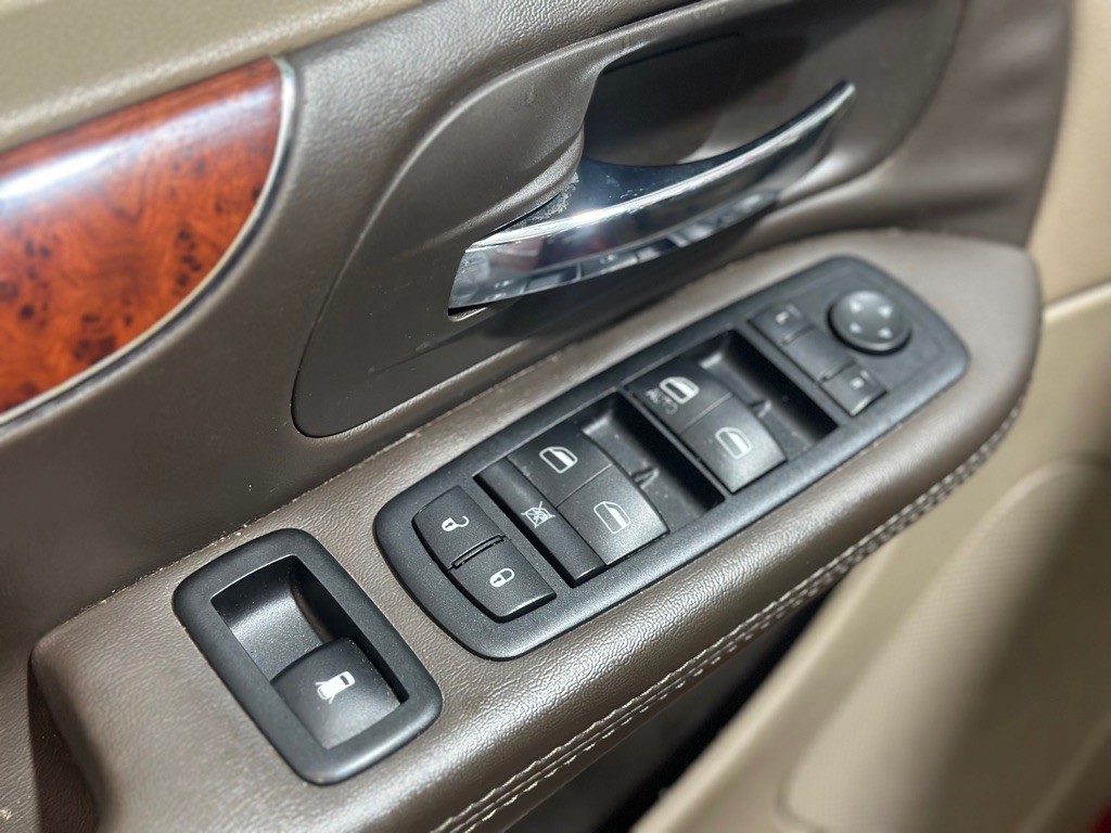 2014 Chrysler Town & Country Image 27