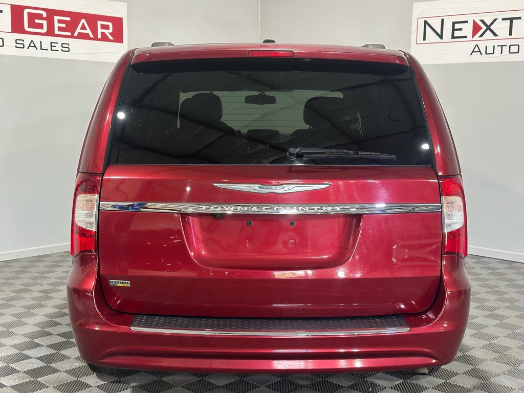 2014 Chrysler Town & Country Image 32