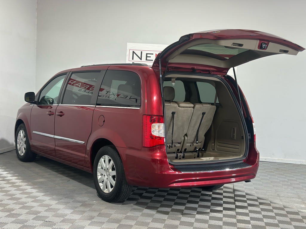 2014 Chrysler Town & Country Image 35
