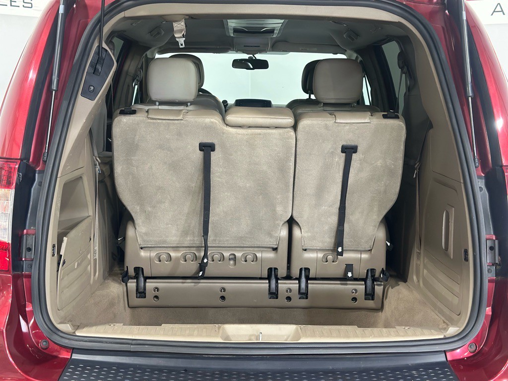 2014 Chrysler Town & Country Image 36