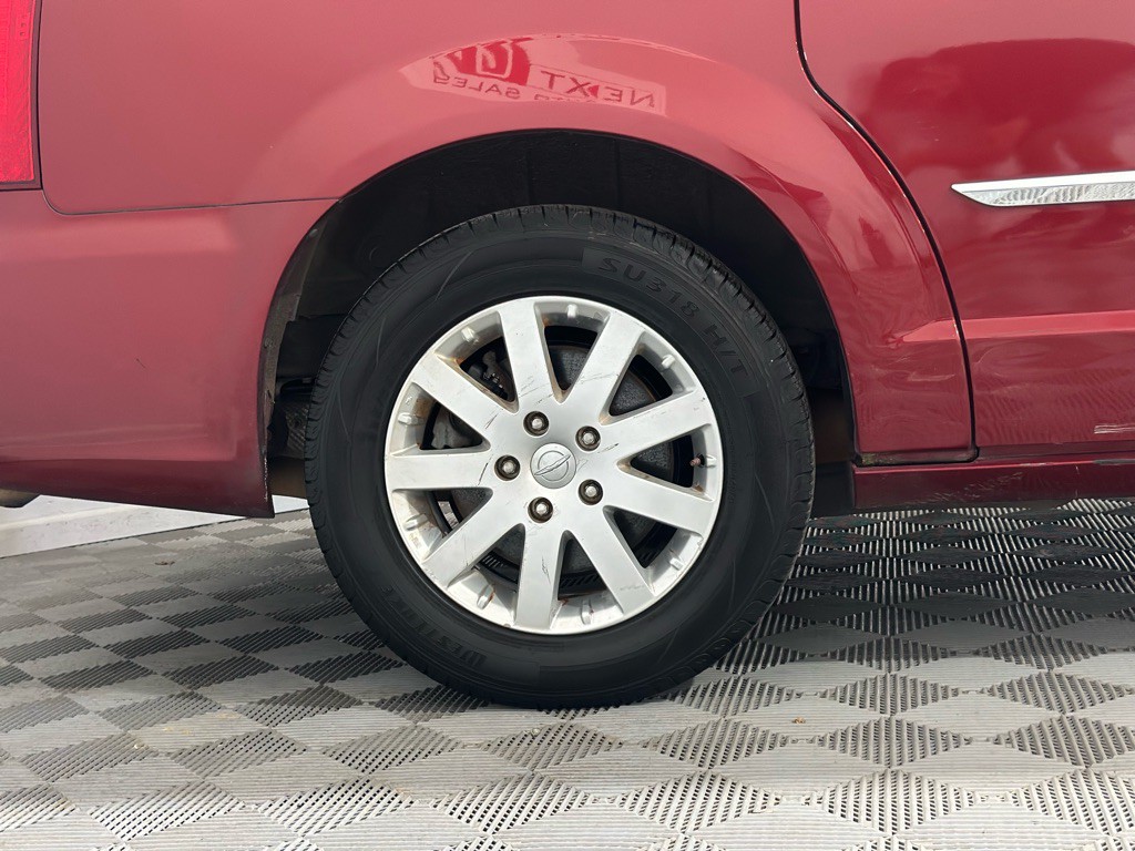2014 Chrysler Town & Country Image 39