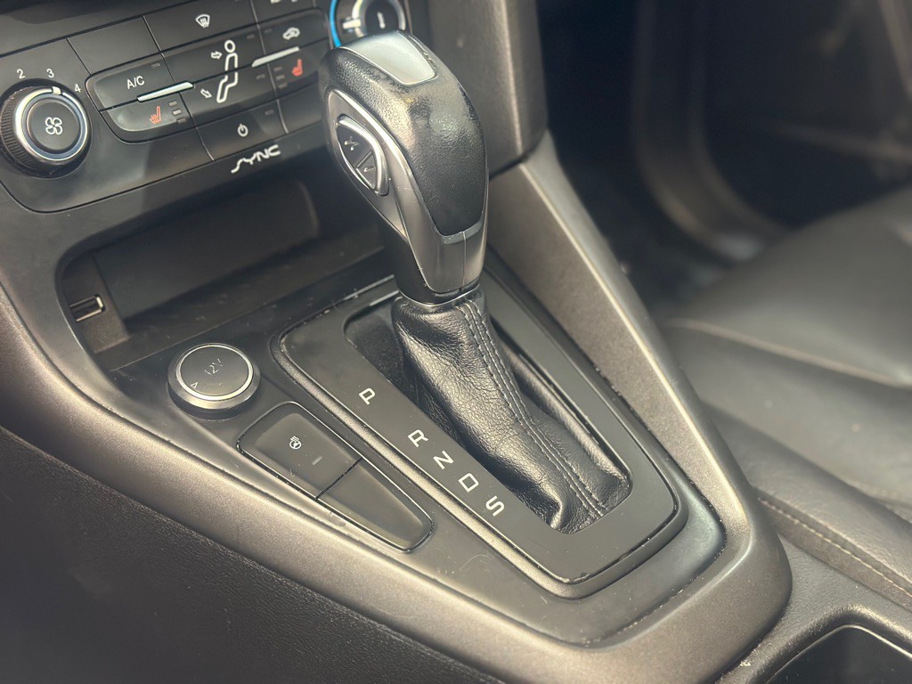 2016 Ford Focus Image 21
