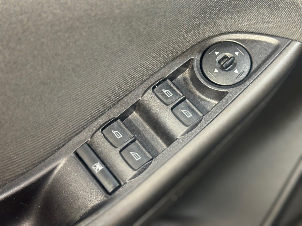 2016 Ford Focus Image 30