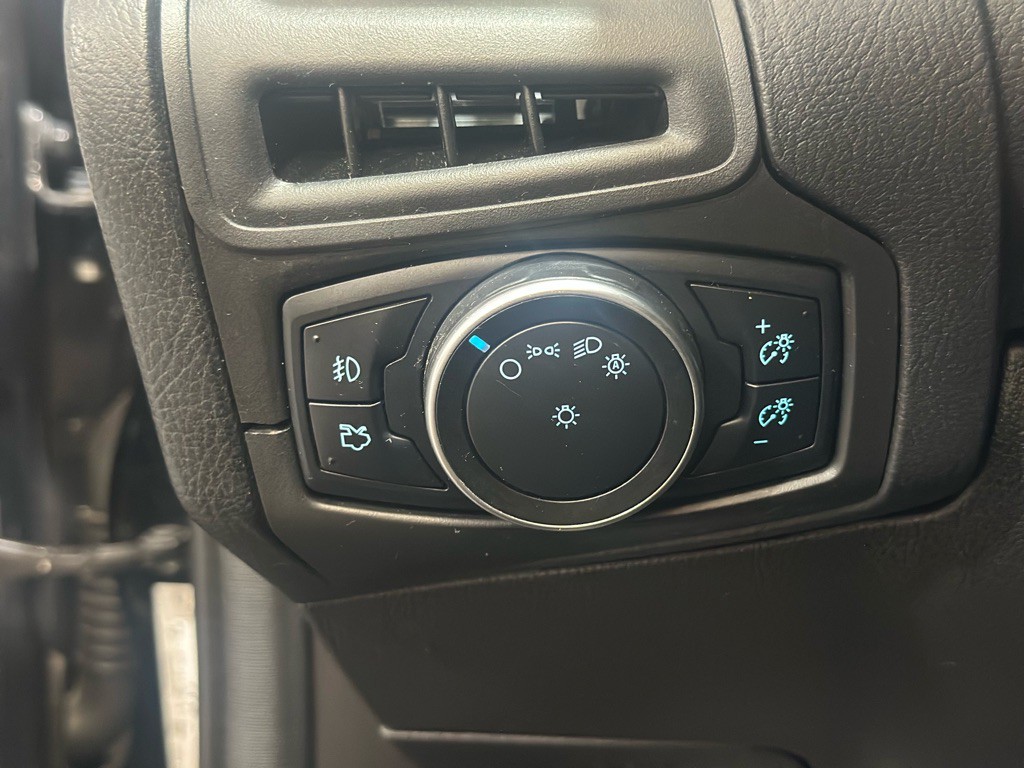 2016 Ford Focus Image 31