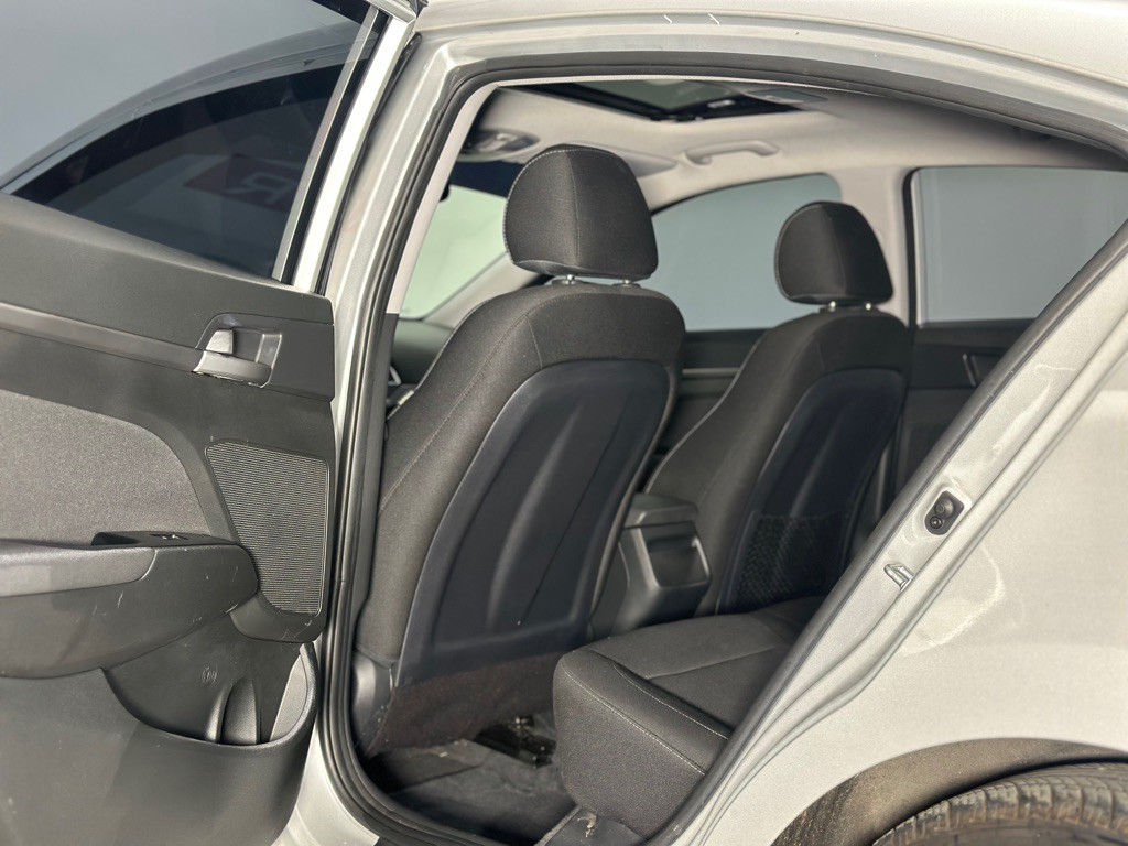 2018 Hyundai Elantra Image 11