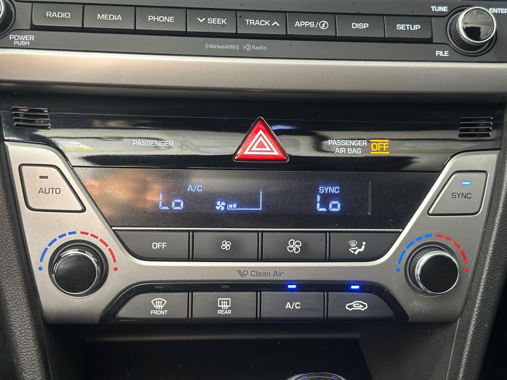 2018 Hyundai Elantra Image 18