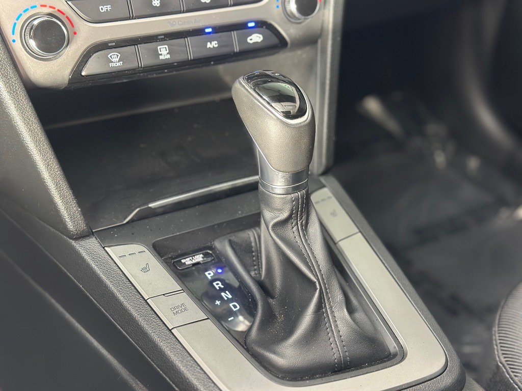 2018 Hyundai Elantra Image 19