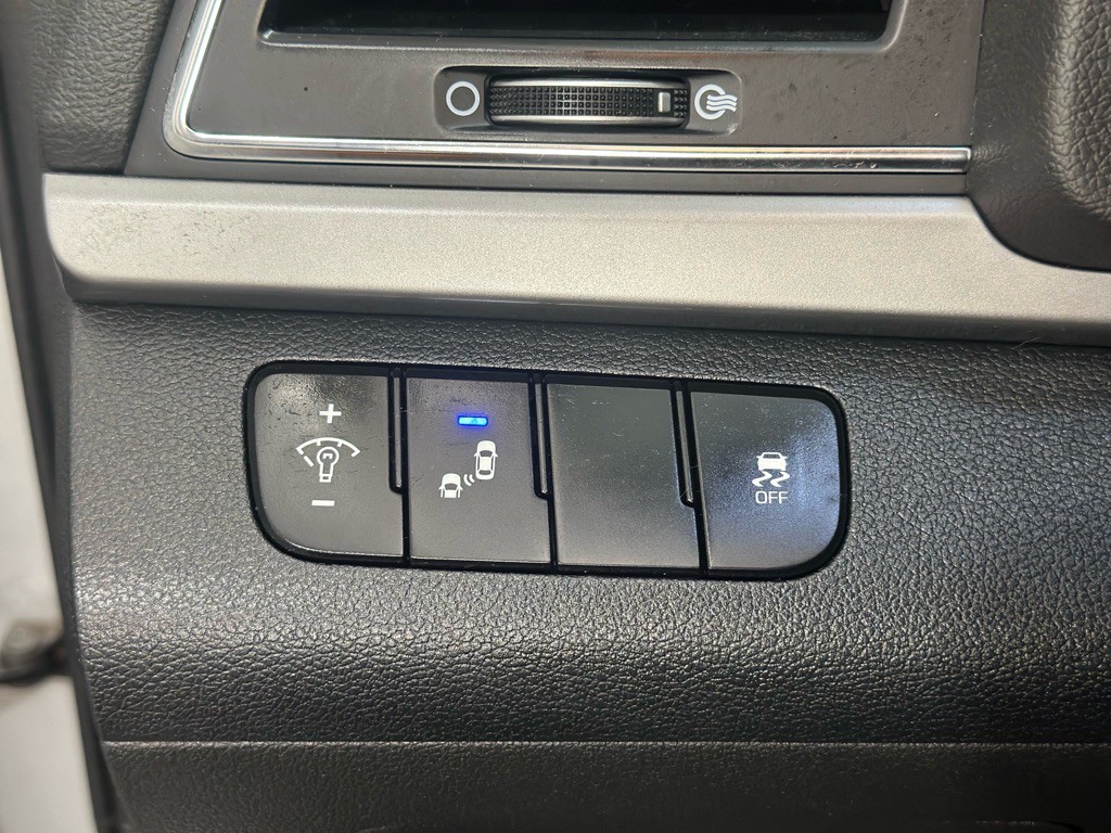 2018 Hyundai Elantra Image 23