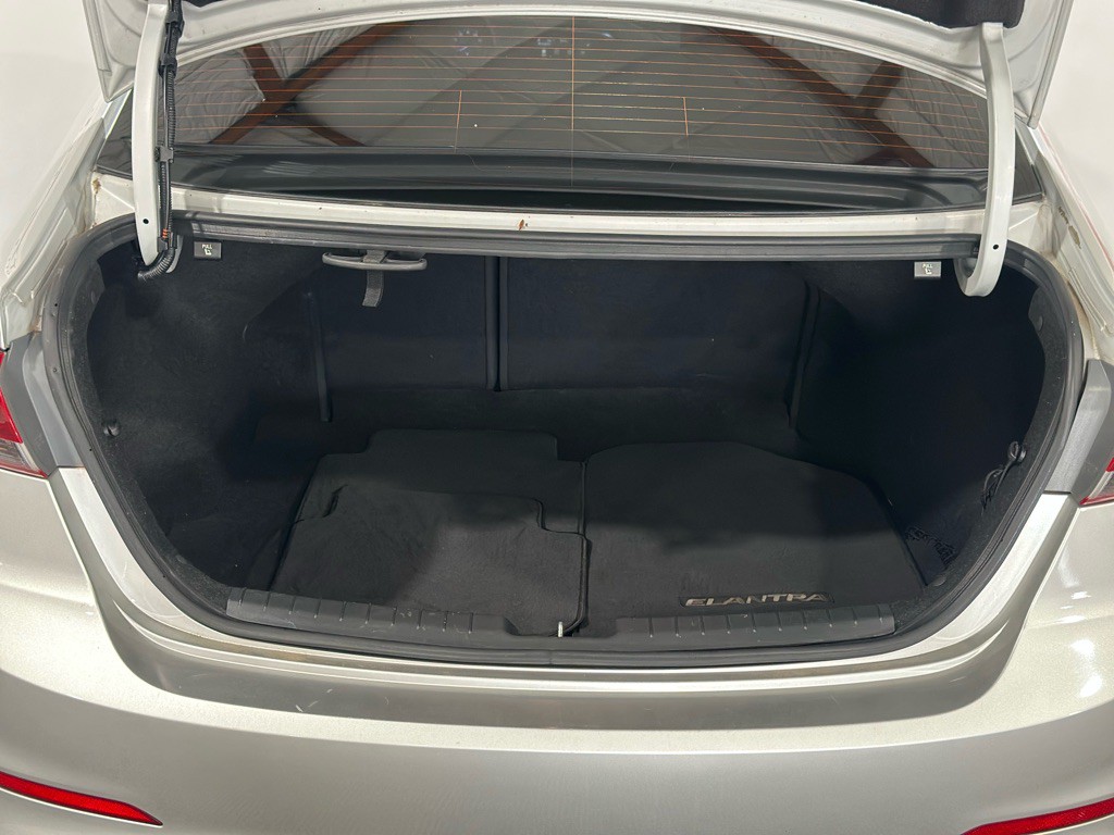 2018 Hyundai Elantra Image 34