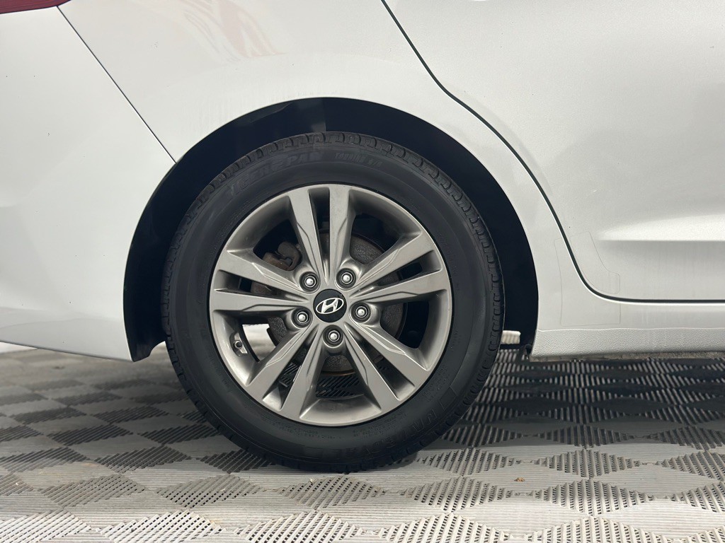 2018 Hyundai Elantra Image 37