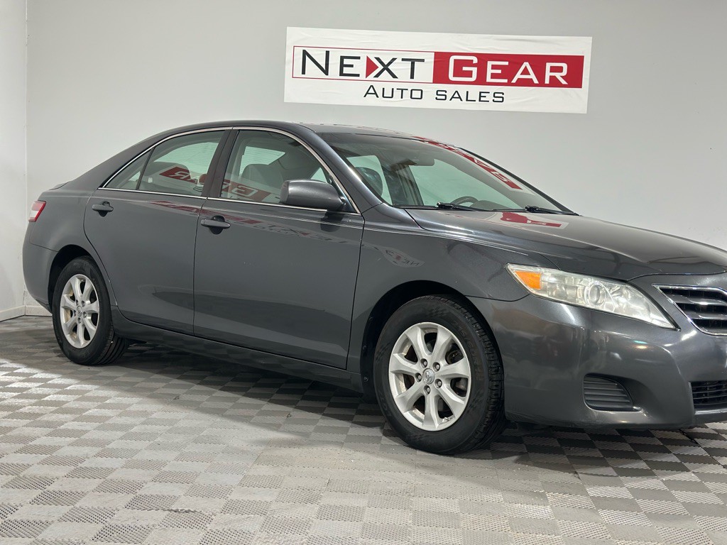 2011 Toyota Camry Image 2