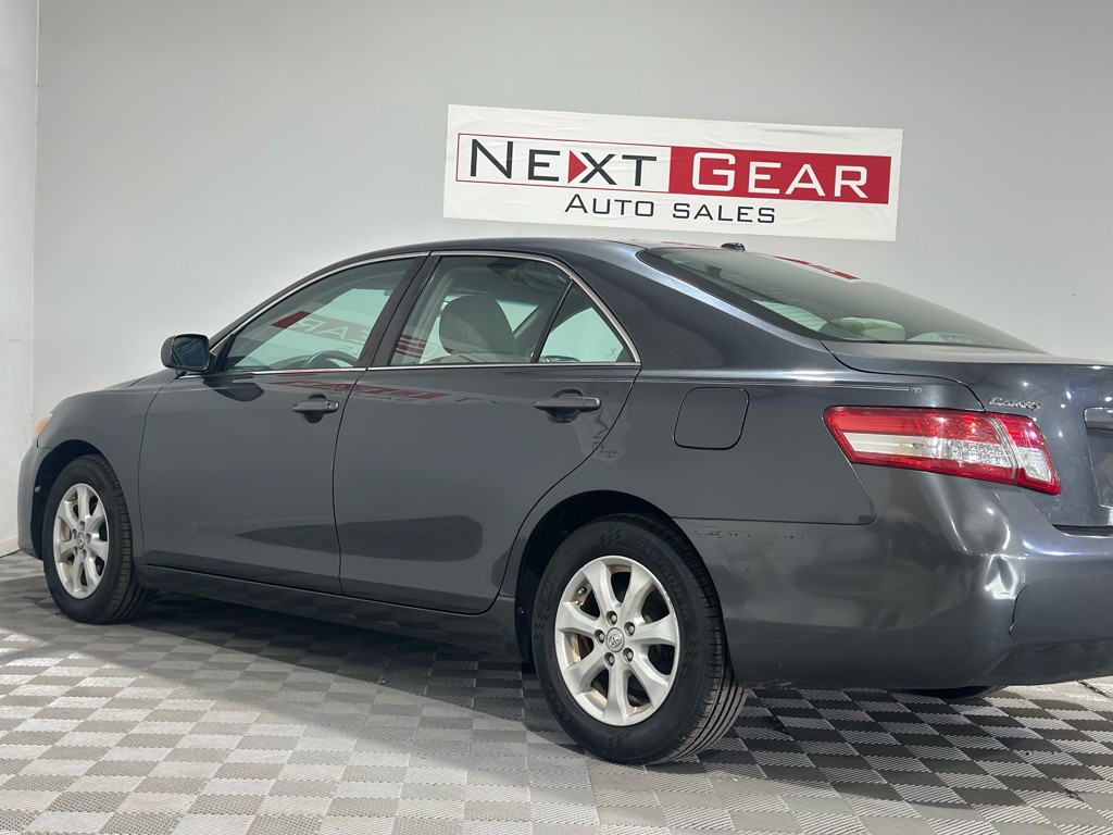 2011 Toyota Camry Image 5