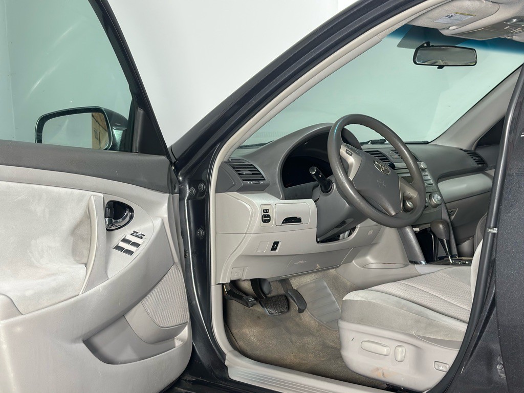 2011 Toyota Camry Image 8