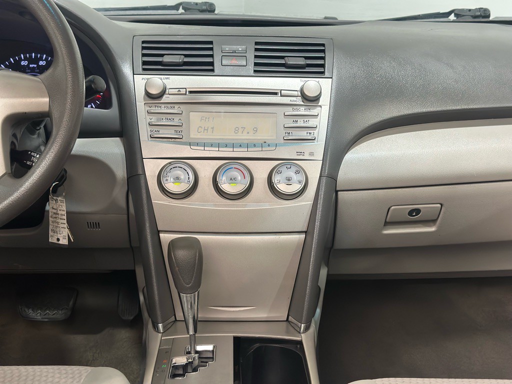 2011 Toyota Camry Image 13