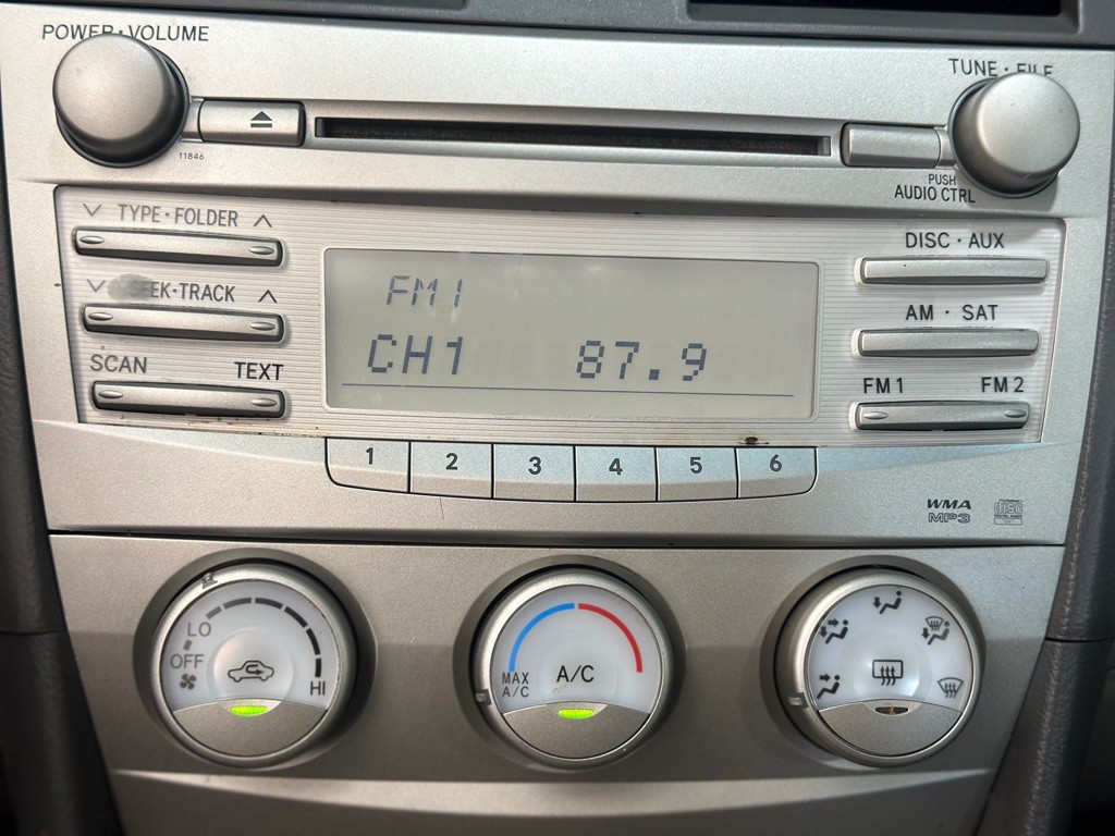 2011 Toyota Camry Image 15